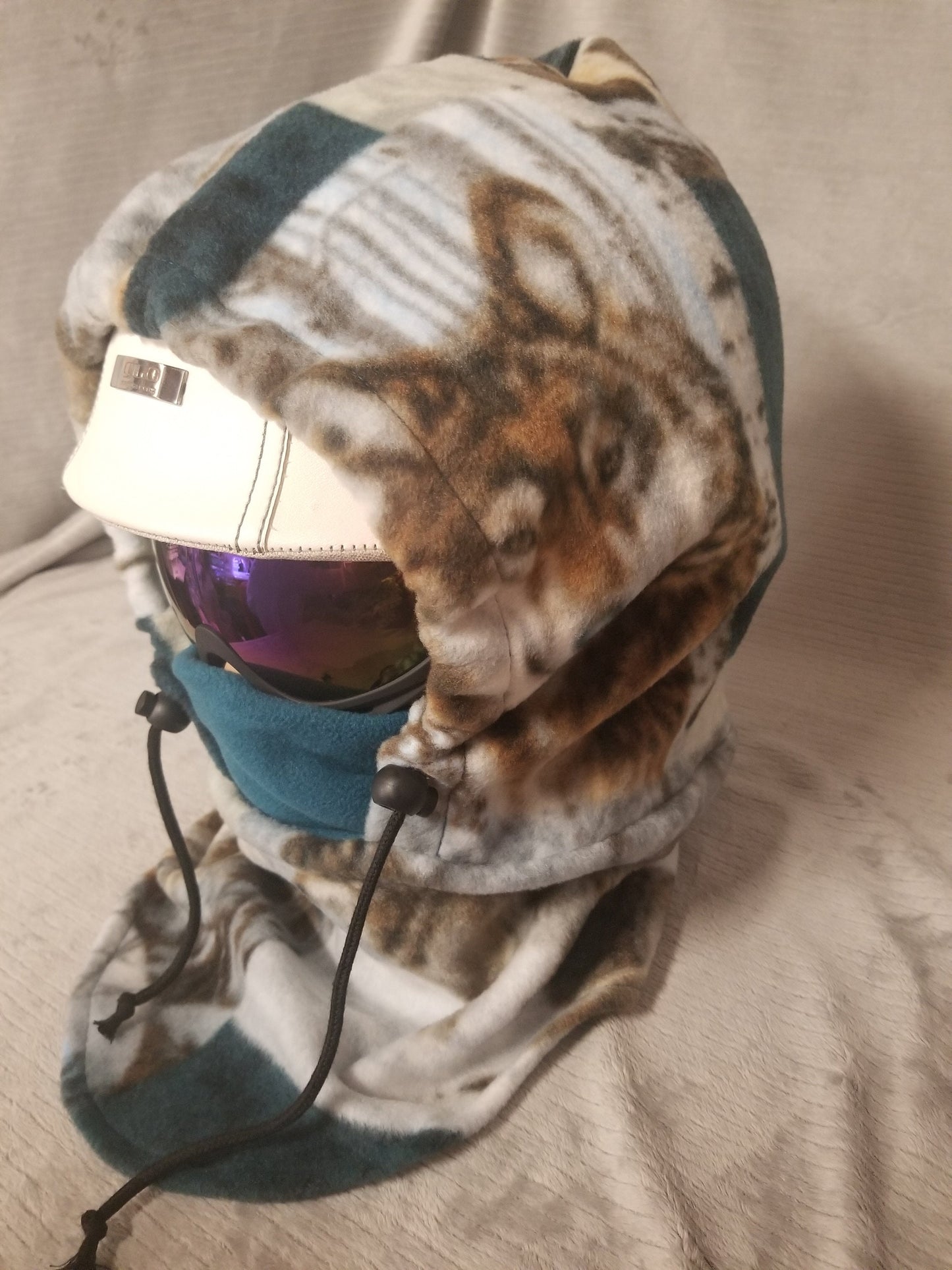 Wolf Colorblock Print Anti Pill Large Fleece Ski Helmet Cover