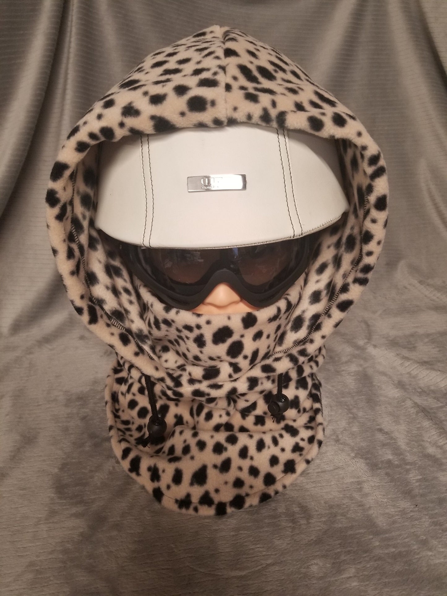 Black Spots on Beige Background Anti Pill Fleece Extra Large Ski Helmet Cover