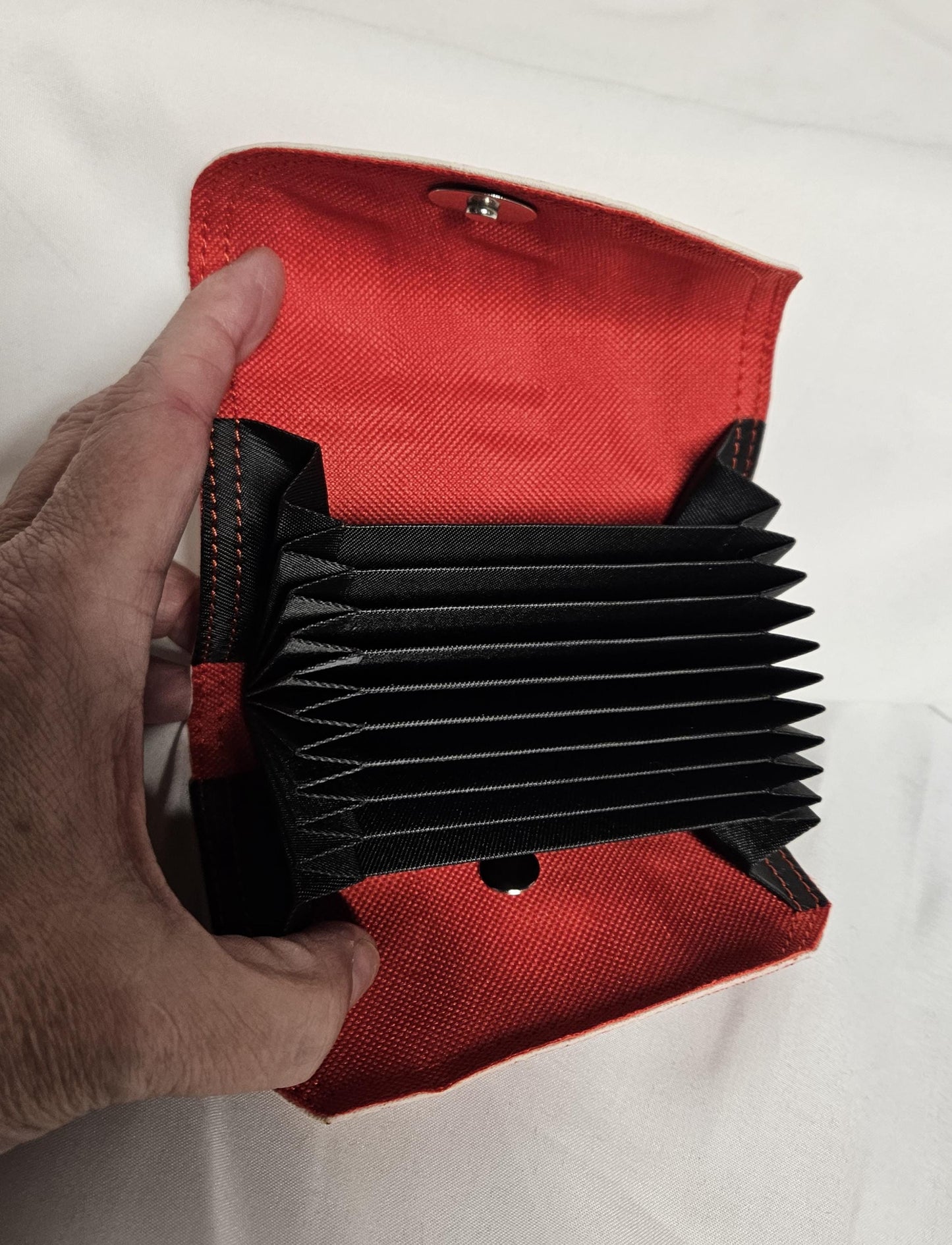 Credit Card Accordion Wallet – Magnetic Snap Closure – Compact Accordion Card Holder Pink Flowers Vinyl