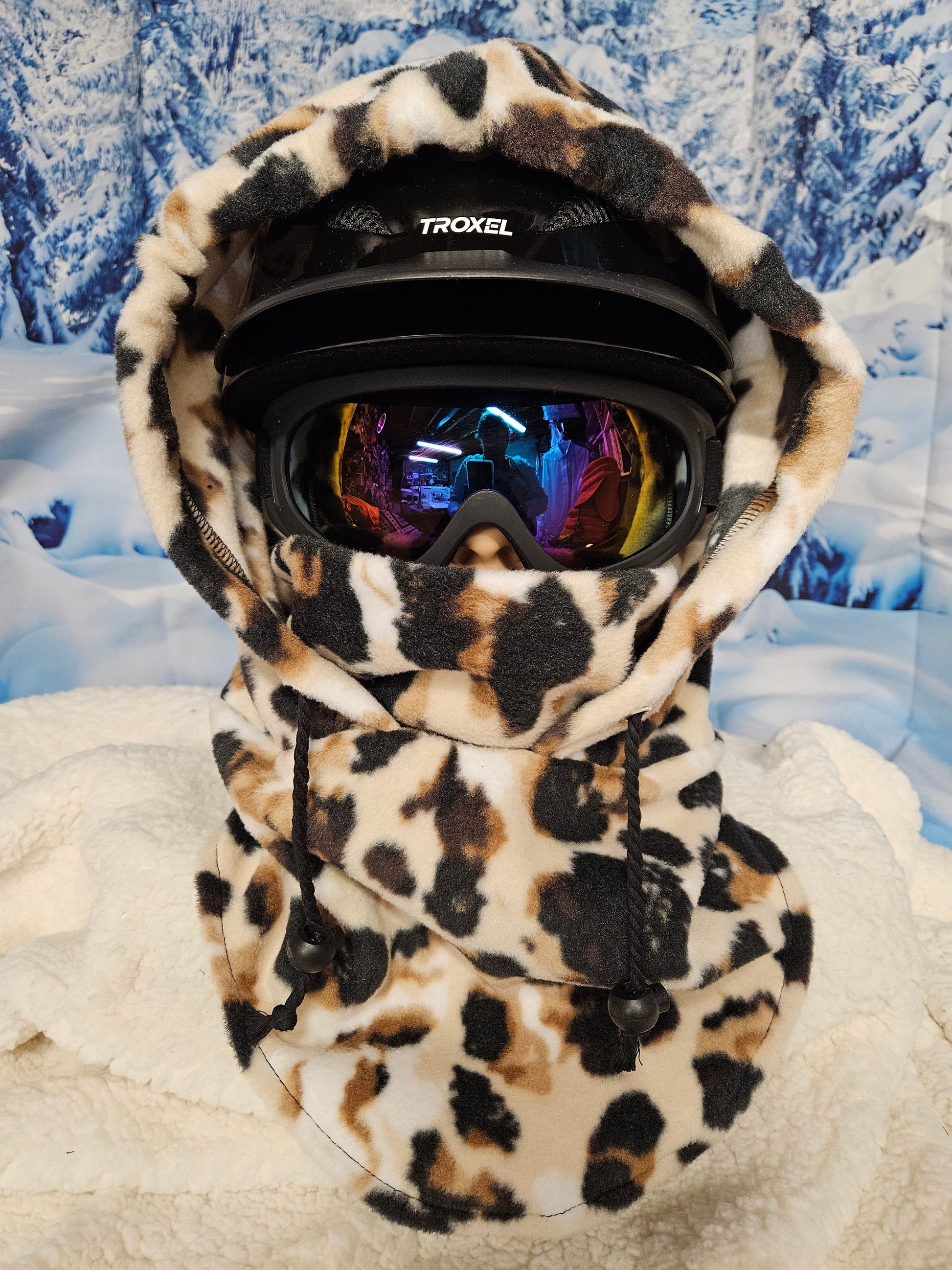 Animal Spots on Beige and White Background Anti Pill Fleece Large Ski Helmet Cover