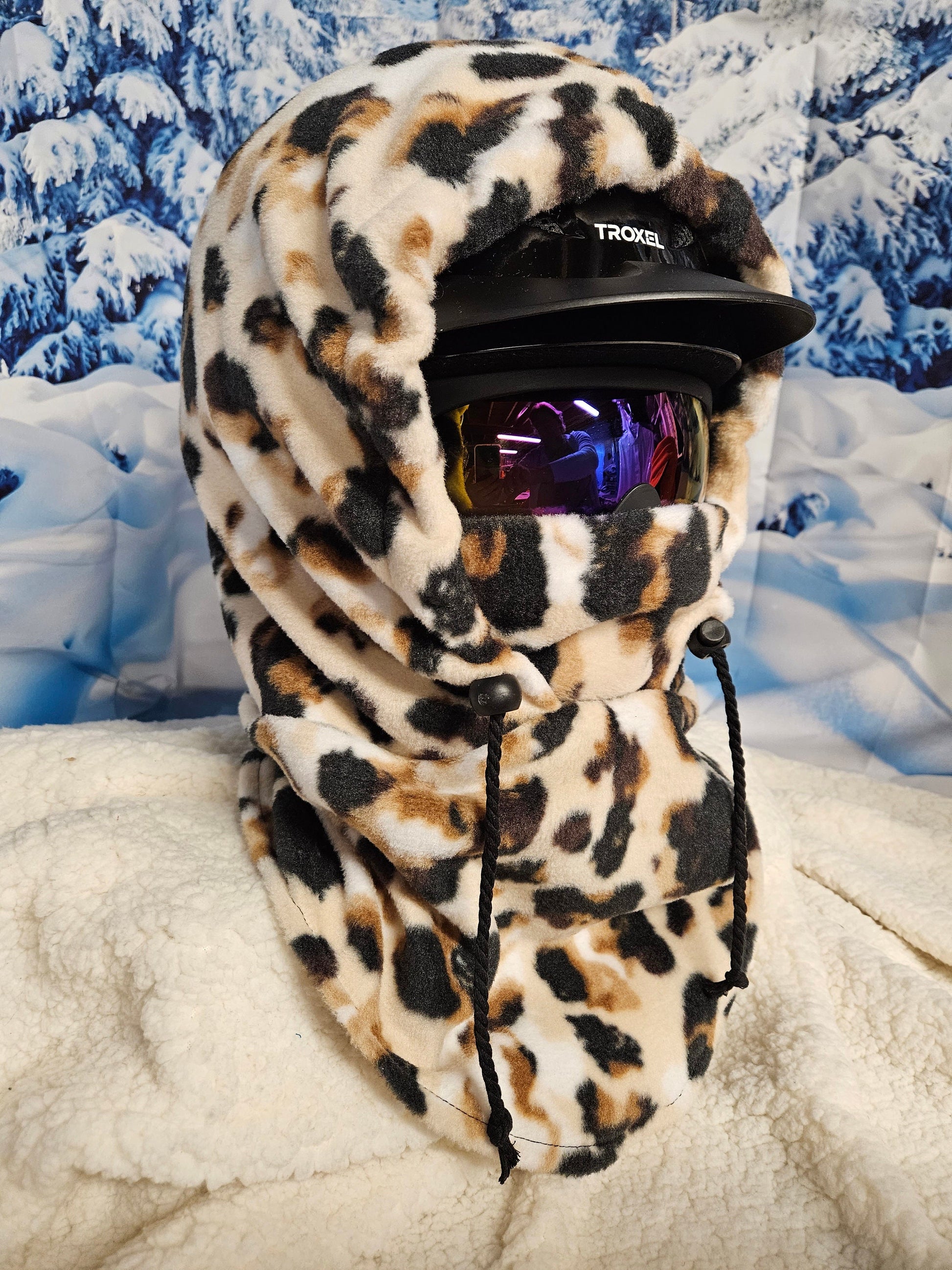 Animal Spots on Beige and White Background Anti Pill Fleece Large Ski Helmet Cover