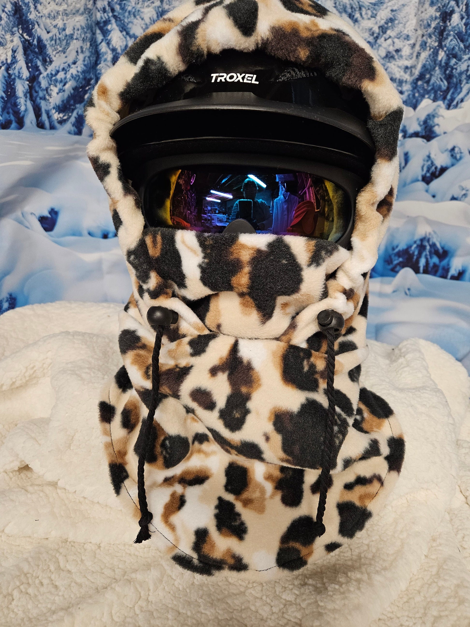 Animal Spots on Beige and White Background Anti Pill Fleece Large Ski Helmet Cover