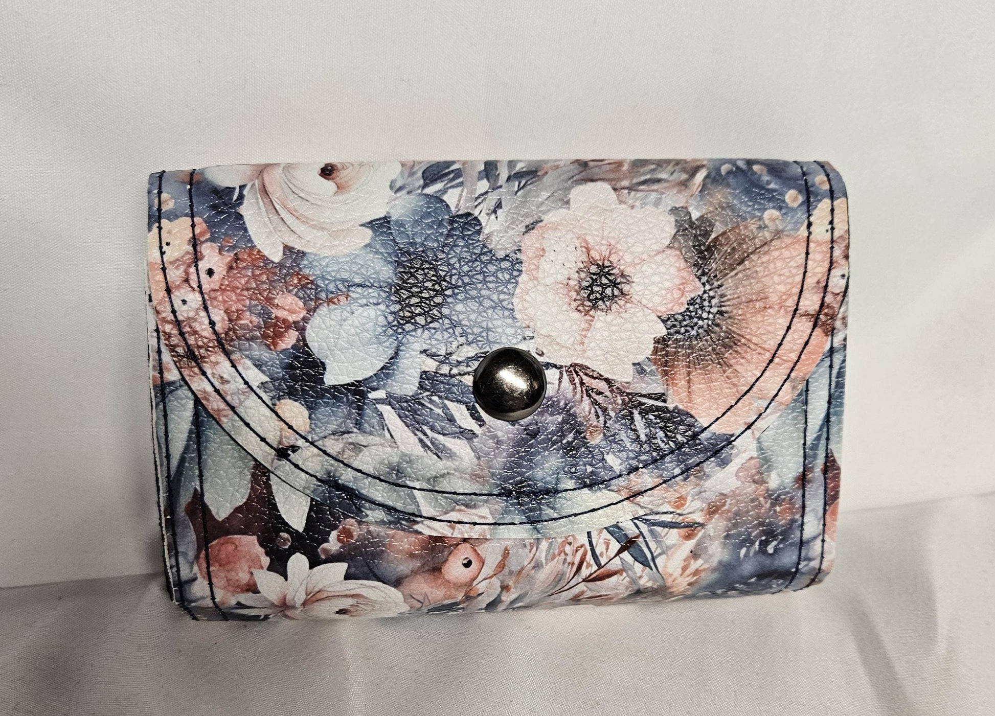 Credit Card Accordion Wallet – Magnetic Snap Closure – Compact Accordion Card Holder blue flowers vinyl wallet