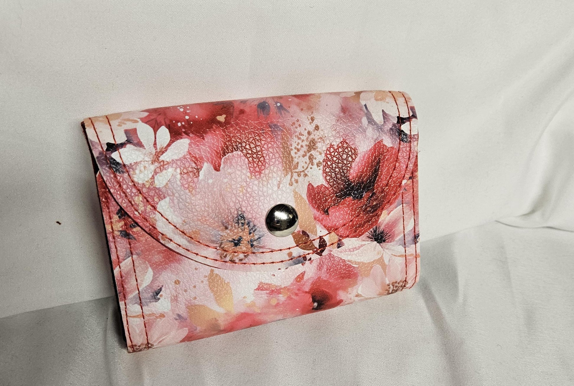 Credit Card Accordion Wallet – Magnetic Snap Closure – Compact Accordion Card Holder Pink Flowers Vinyl