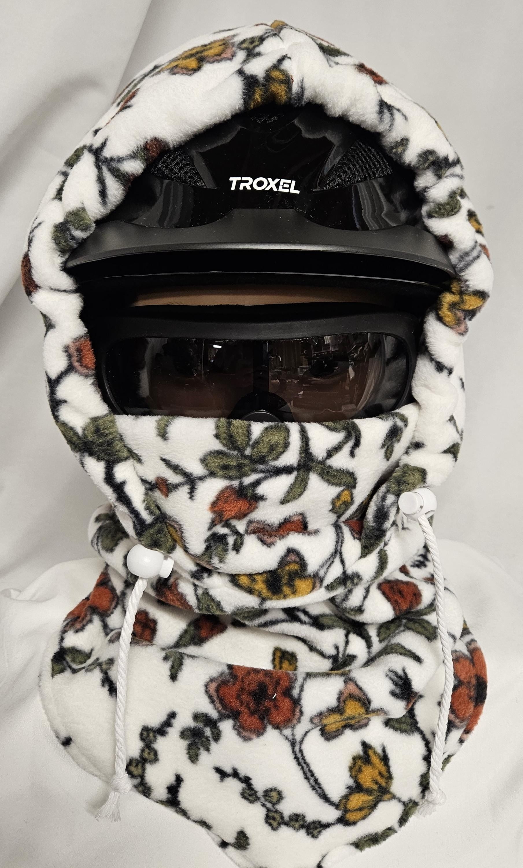 Cottage Flowers, Field Flowers Print Anti Pill Large Fleece Ski Helmet Cover, Hoodie Hat, Ski Mask, Winter Hat