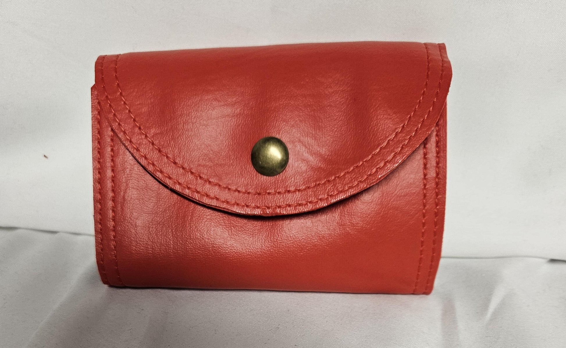 Credit Card Accordion Wallet – Magnetic Snap Closure – Compact Accordion Card Holder red vinyl