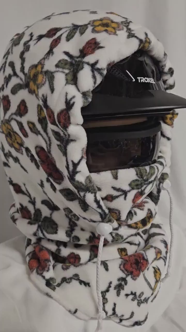 Cottage Flowers, Field Flowers Print Anti Pill Large Fleece Ski Helmet Cover, Hoodie Hat, Ski Mask, Winter Hat